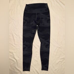 NWOT ALO Yoga High Waisted Black Camouflage Athletic Leggings